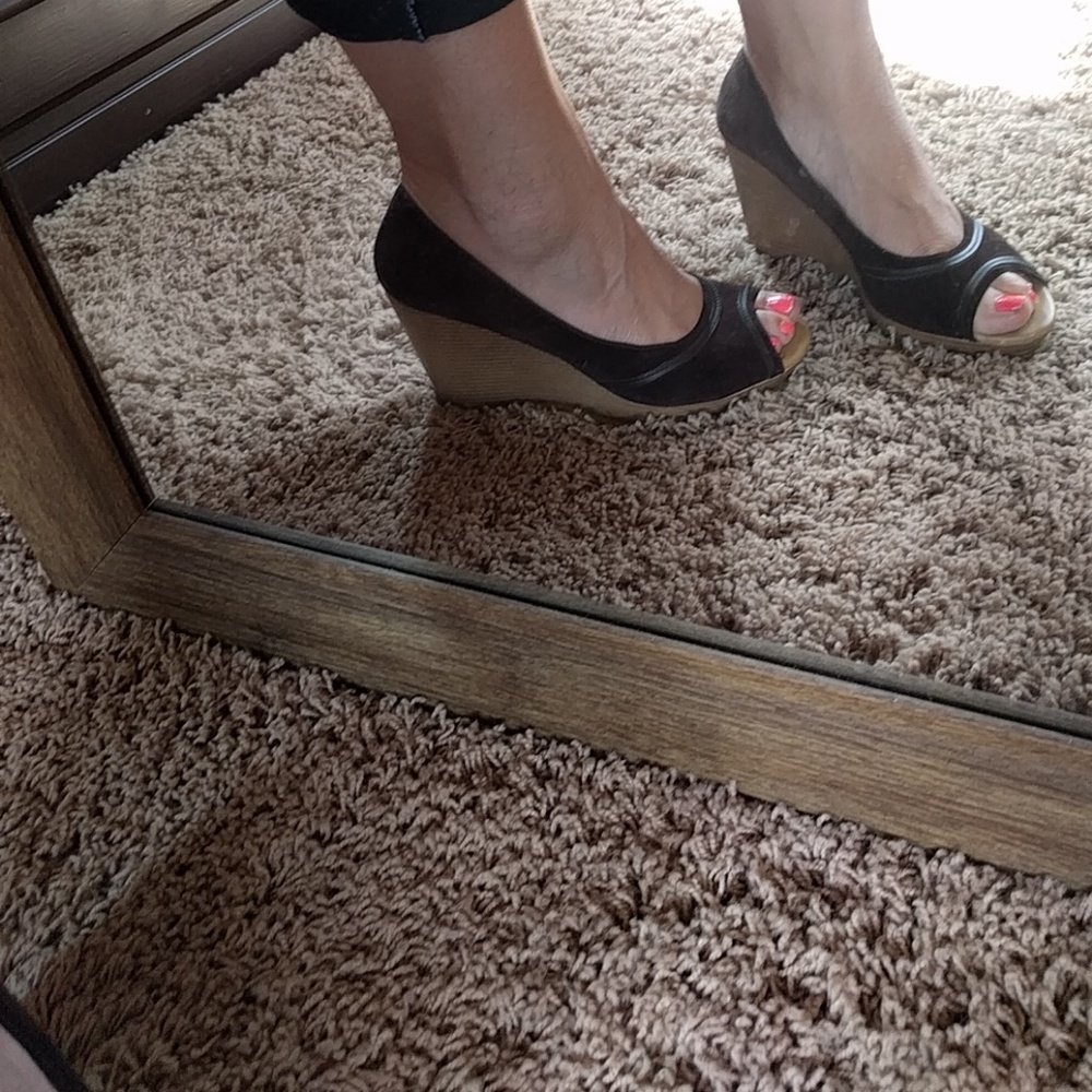 White Mountain wedge sandals